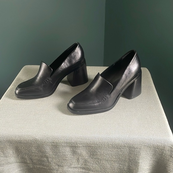 Vince Camuto Black leather shoes with Polished Finish - Picture 3 of 7